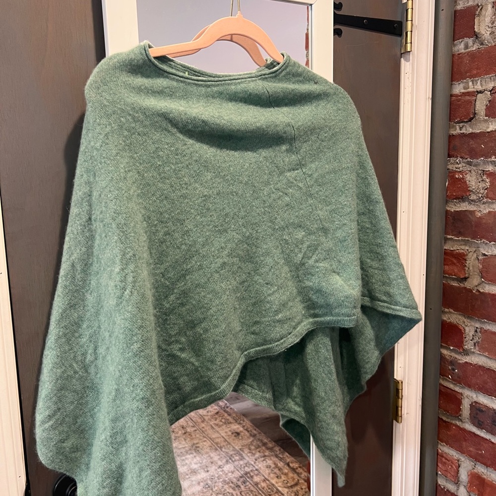 Cashmere poncho Elegant Green Women's Sweater